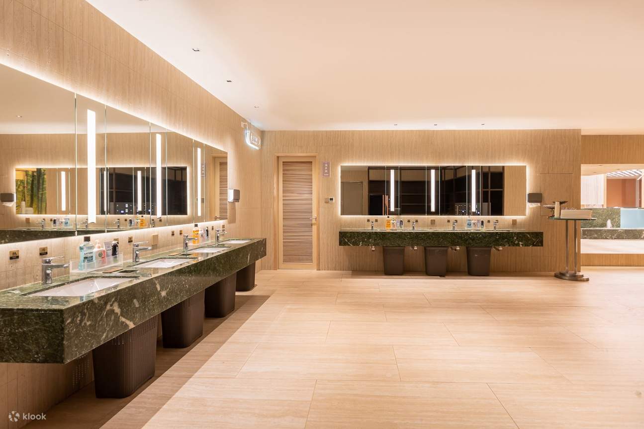 Royal Holiday Food Spa | Near Luohu Port